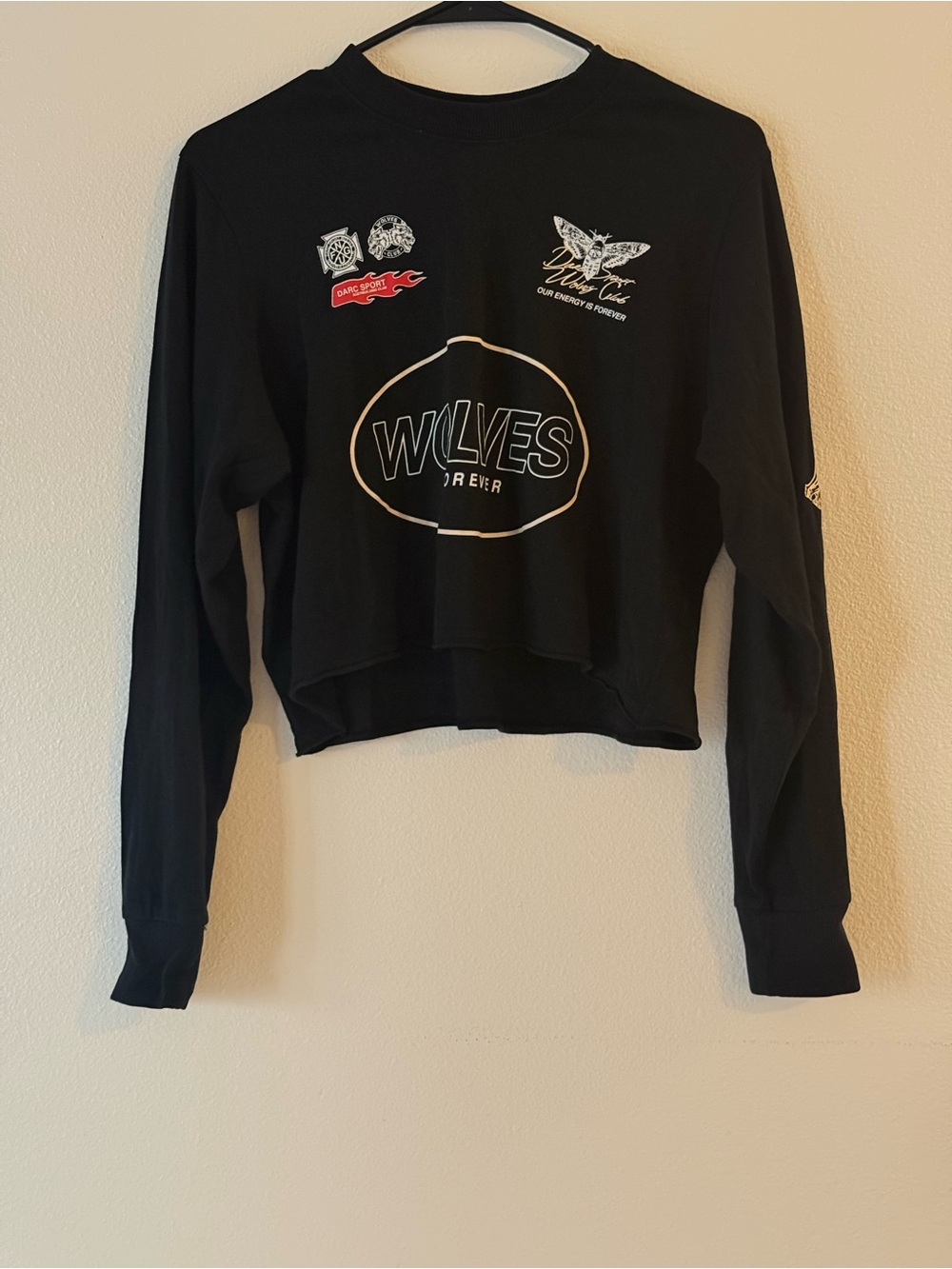 Darc Sport Black Long-Sleeve Cropped Graphic Tee with White & Red Accents